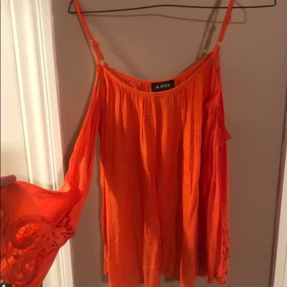 Peekaboo Elbow shirt set.